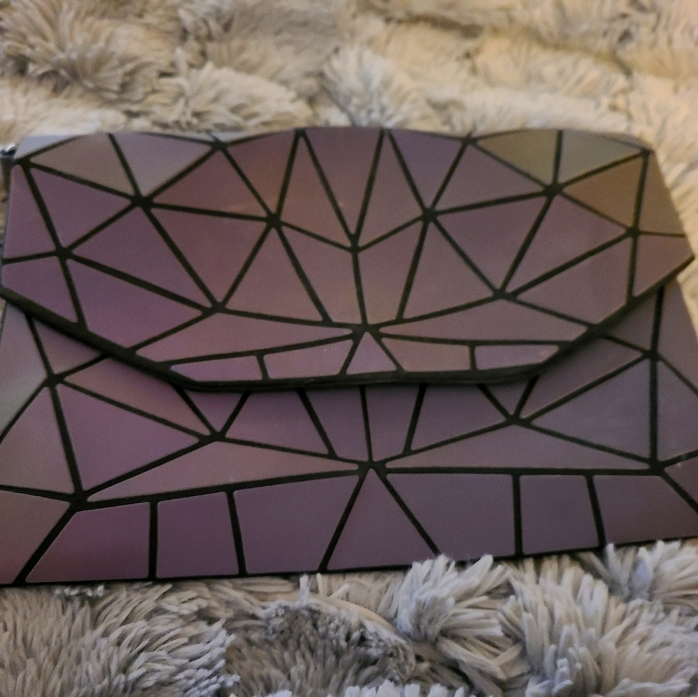 Geometric Reflective Clutch - Picture 2 of 7